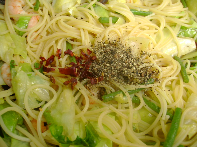 キャベツとえびのスパイシー塩味パスタ_d0104926_528565.jpg