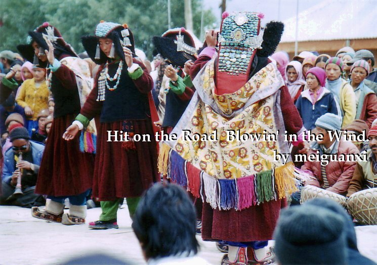 ザンスカール・フェスティバル （パドゥム） ： ザンスカールの民族衣装_b0049671_18532512.jpg