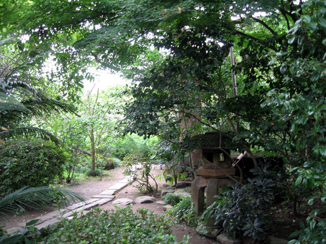 ■宝戒寺の庭はまるで植物園_f0015474_9231058.jpg