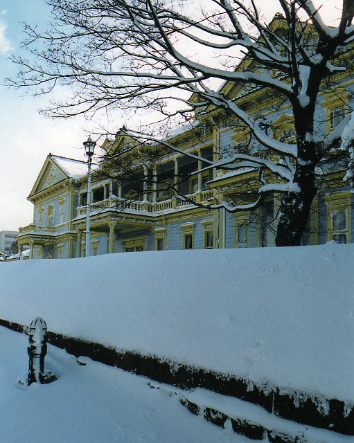 はこだて・坂のある町の風景（白銀の旧函館区公会堂）_f0142606_19335217.jpg