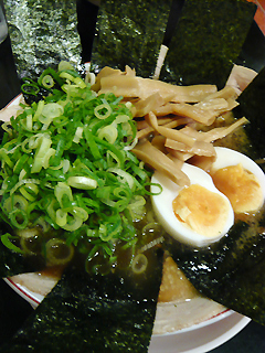 ロマン輝く鴨川夜景と京都ラーメン_c0053520_22115489.jpg
