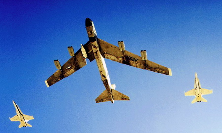 6発の原爆搭載爆撃機が米国上空を縦断飛行!_d0123476_314565.jpg