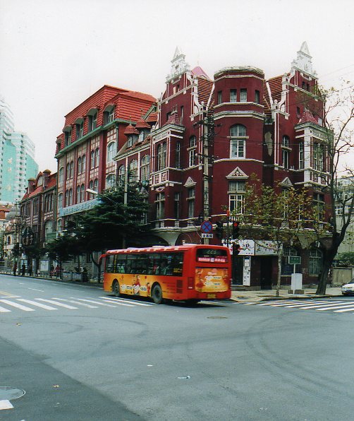 チンタオ・ドイツ租借地時代の商館(中国青島の旅・３５)_c0127640_23634.jpg