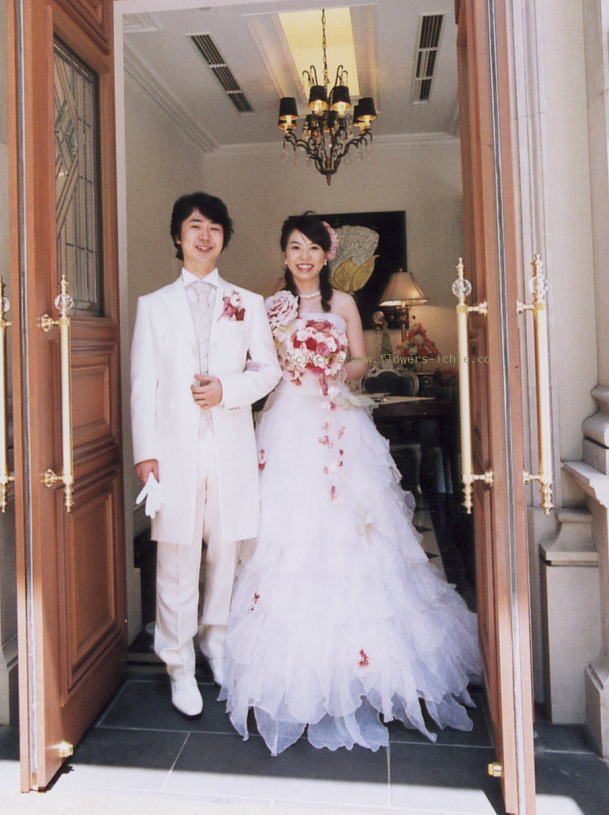 新郎新婦様からのメール　バラの舞うドレス　セントグレース大聖堂_a0042928_23312422.jpg