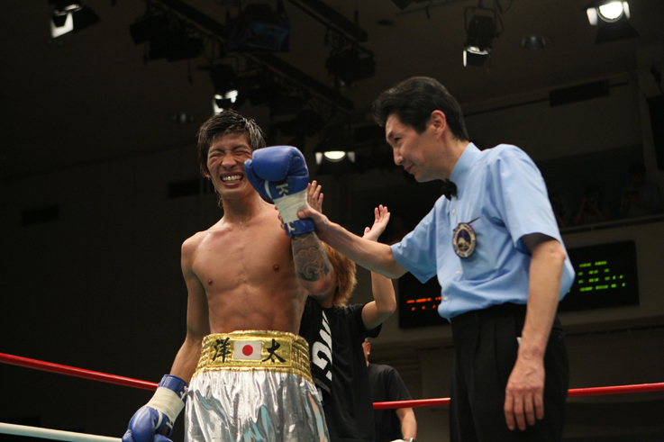 内山高志 第35代OPBFスーパーフェザー級新チャンピオンに！（9.8