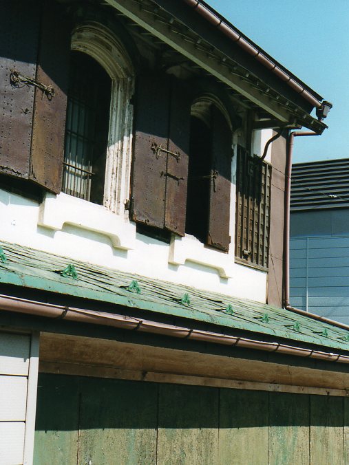 函館・弁天町の蔵造り風商家(函館の建物案内)_f0142606_052882.jpg