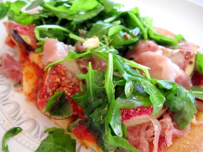 Pizza of Fig, Prosciutto and Rocket with Taleggio_a0073357_22553024.jpg