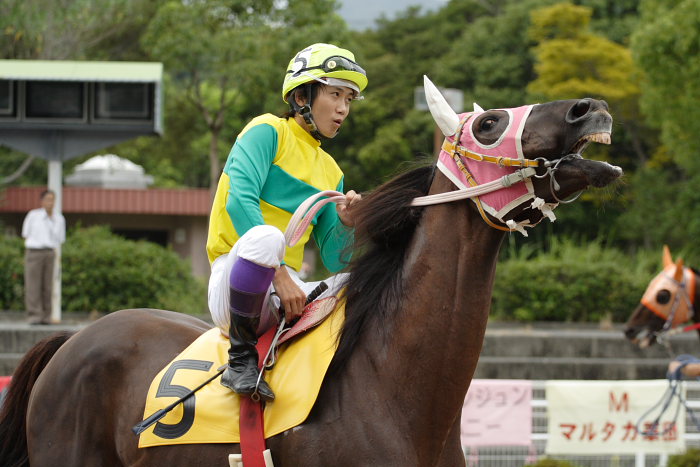 西川敏弘騎手、通算勝利1900勝達成~_a0077663_19141159.jpg