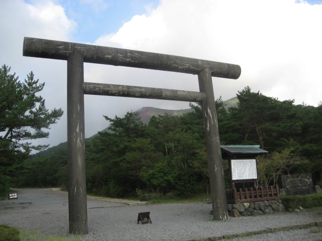 霧島大縦走・・・韓国岳～高千穂峰_f0016066_1622374.jpg