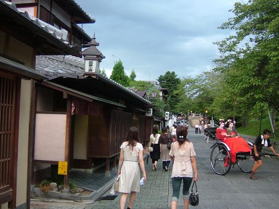 石塀小路で、石塀小路・豆ちゃ_e0009649_0101434.jpg