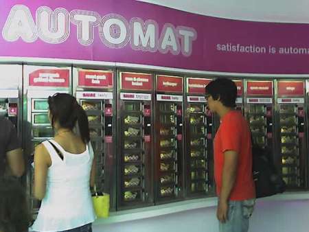 ＡＵＴＯＭＡＴ。そして、されどHot Dogs。_c0022340_23584572.jpg