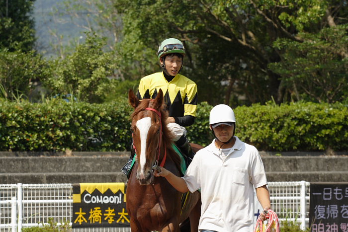 2007年9月23日(日) 高知競馬 5R 幸せ一杯結婚記念特別_a0077663_18335312.jpg