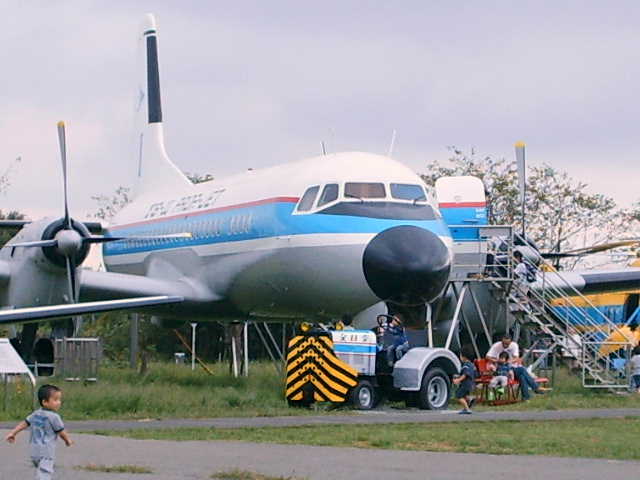 成田のYS-11試作機 (JA8611) : こつこつ旅客機。 成田のYS-11試作機 (JA8611) : こつこつ旅客機。