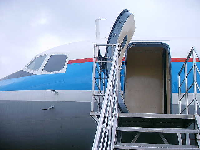 成田のYS-11試作機 (JA8611) : こつこつ旅客機。 成田のYS-11試作機 (JA8611) : こつこつ旅客機。