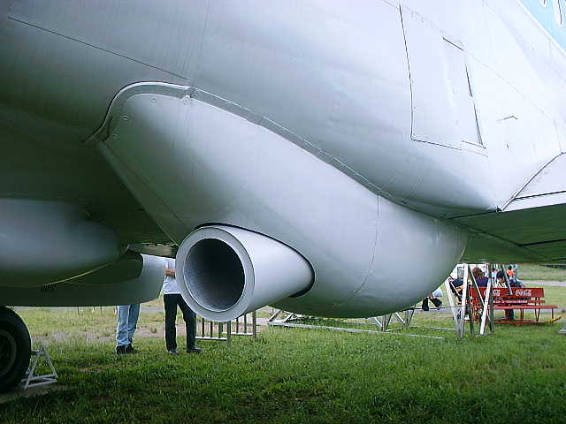 成田のYS-11試作機 (JA8611) : こつこつ旅客機。 成田のYS-11試作機 (JA8611) : こつこつ旅客機。