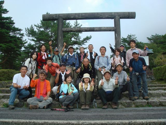 霧島大縦走・・・韓国岳~高千穂峰_f0016066_1955285.jpg
