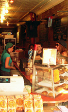 あのコーヒー・トラックのカフェ Mud Coffee Cafe_b0007805_4475937.jpg