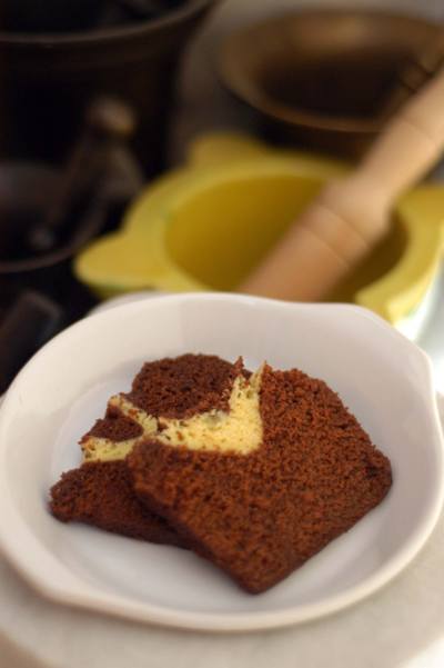 Mocha chocolate cake gazing at cream cheese crescent moon_d0047851_741473.jpg