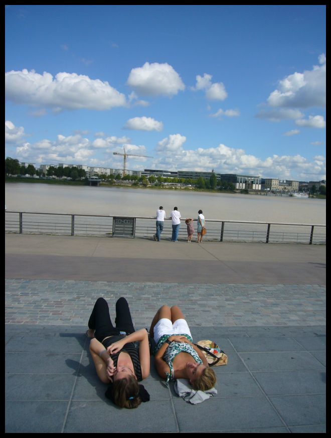 ■街角の人々(ボルドー)_a0008105_1504323.jpg