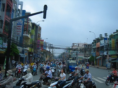 ベトナム　（２）　街中のバイク_b0100229_15141374.jpg