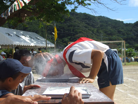 諸鈍小中学校運動会　「がんばれ赤組！」　４位入賞！_e0028387_0221235.jpg
