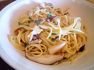 遊食 空海@出雲 ★★☆ (きのことチーズのラーメン/季節のラーメン)_f0080612_1672946.jpg