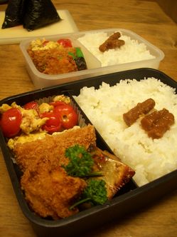 玉トマ炒め弁当_e0013727_6532992.jpg