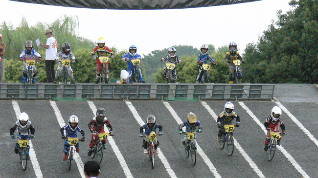 2007レーサーオブレースVOL10ボーイズ小学生未満、１−２年生クラス決勝画像垂れ流し_b0065730_2044456.jpg