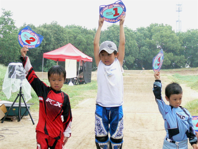 2007レーサーオブレースVOL10ボーイズ小学生未満、１−２年生クラス決勝画像垂れ流し_b0065730_20464191.jpg