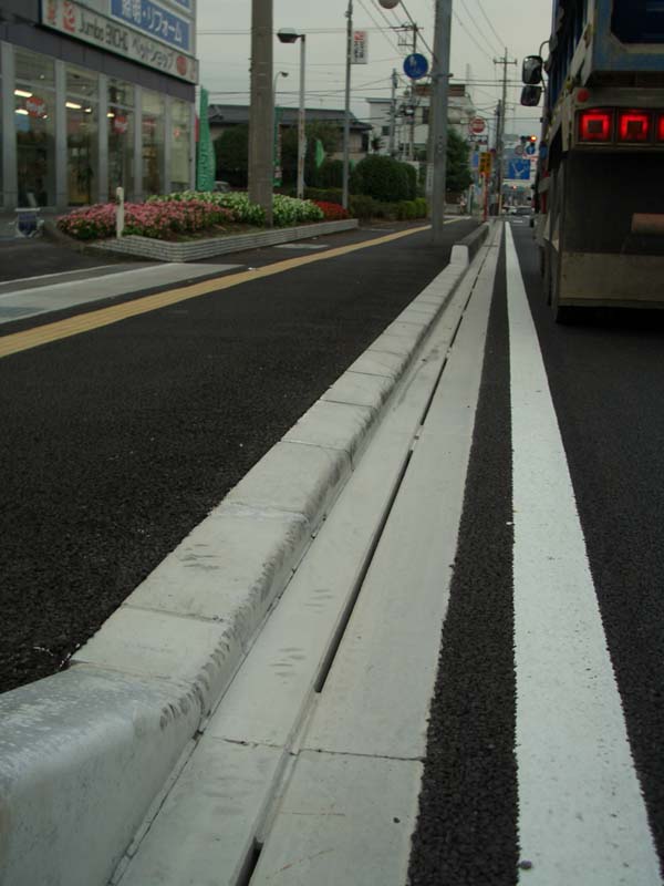 歩道 と 自転車