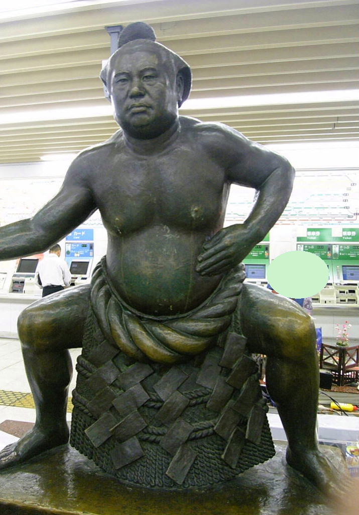 このお相撲さんの銅像がある場所は？_a0078986_13212345.jpg