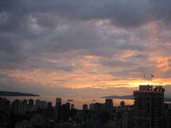 053【バンクーバー、イラン、移民の街で】_b0071712_1814425.jpg