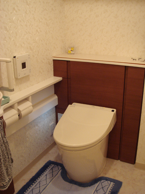 完工間際~トイレビフォ-アフター~_b0078597_08186.jpg