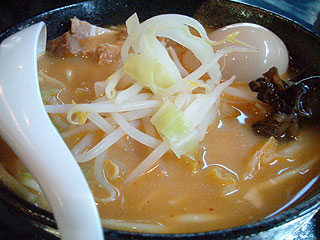 麺と酒 一矢(ひとつや)@諏訪 ★☆ (しょうゆ味玉らーめん&つけめん・とんこつ)_f0080612_1655334.jpg