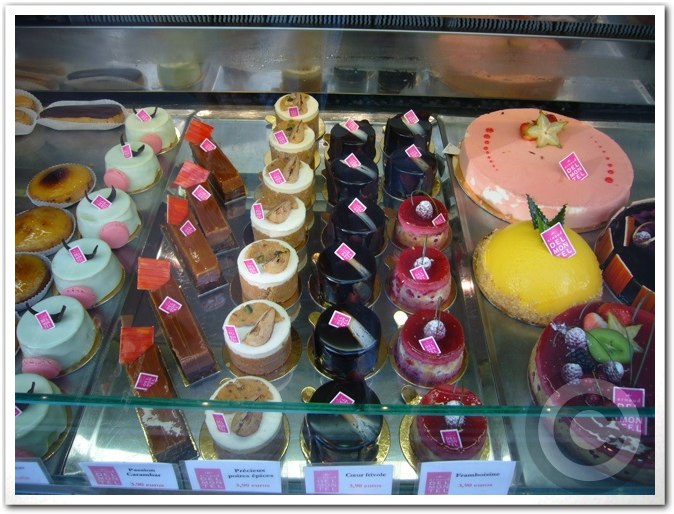 ■2007年度バゲットコンクールで一位になったバゲットを食す(パリ)_a0014299_21554675.jpg