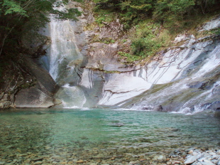 秋の沢登り　奥秩父・釜ノ沢東沢西俣右沢（1日目）　　_a0094730_2394488.jpg