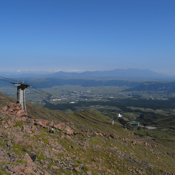 阿蘇中岳へ_c0049299_2117540.jpg