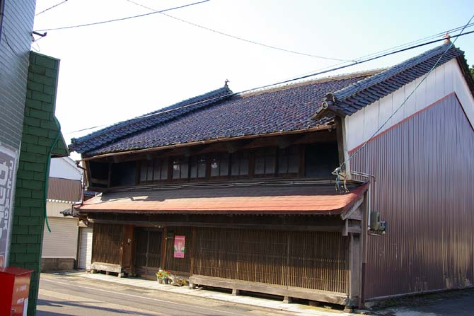 赤瓦+本うだつ_f0130879_0101613.jpg