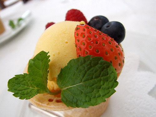 「南青山 リヴァ・デリ・エトゥルスキのランチ」_a0000029_10314722.jpg
