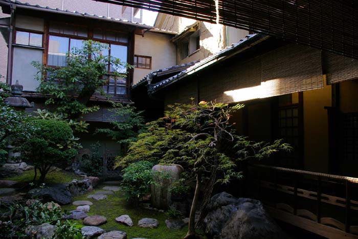 坪庭_f0130879_23185831.jpg