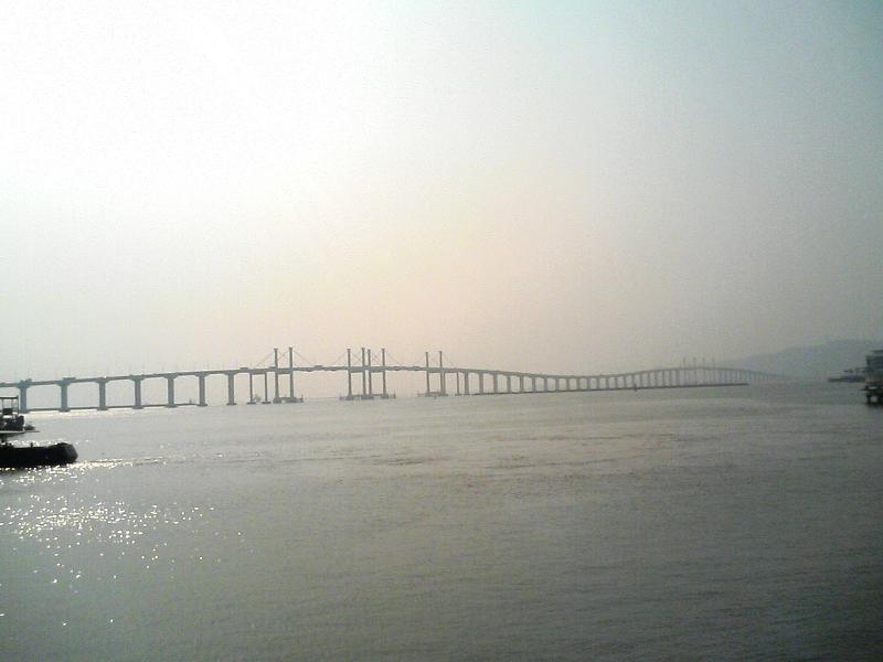 e0012800_23327.jpg