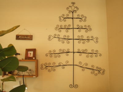 shabby display tree branch_c0118809_17595254.jpg