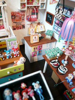「懐かしのオモチャ箱」展、いよいよ最終日_a0017350_12301938.jpg