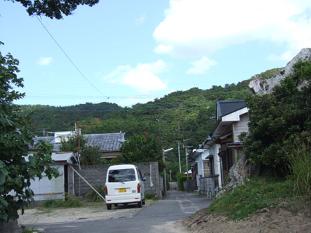 於斉集落の浜辺_e0028387_0574469.jpg