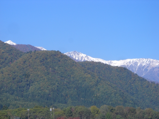 紅葉情報（3）湖から望む白馬連山_e0126946_21111122.jpg