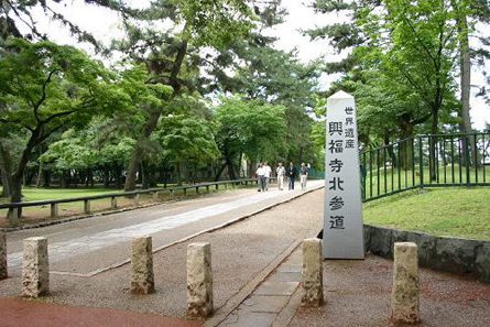 西国観音巡礼　＜第９番　興福寺・南円堂＞_a0045381_23562061.jpg