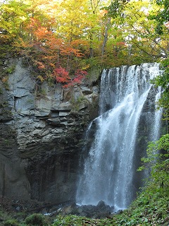 紅葉の中の滝めぐり_b0117093_236294.jpg