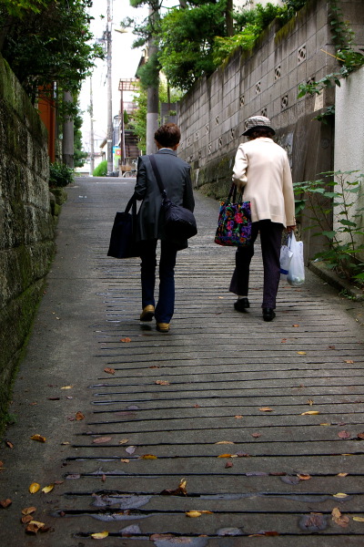 渋谷区本町〜中野区弥生町・坂のある景色_b0053019_21224417.jpg