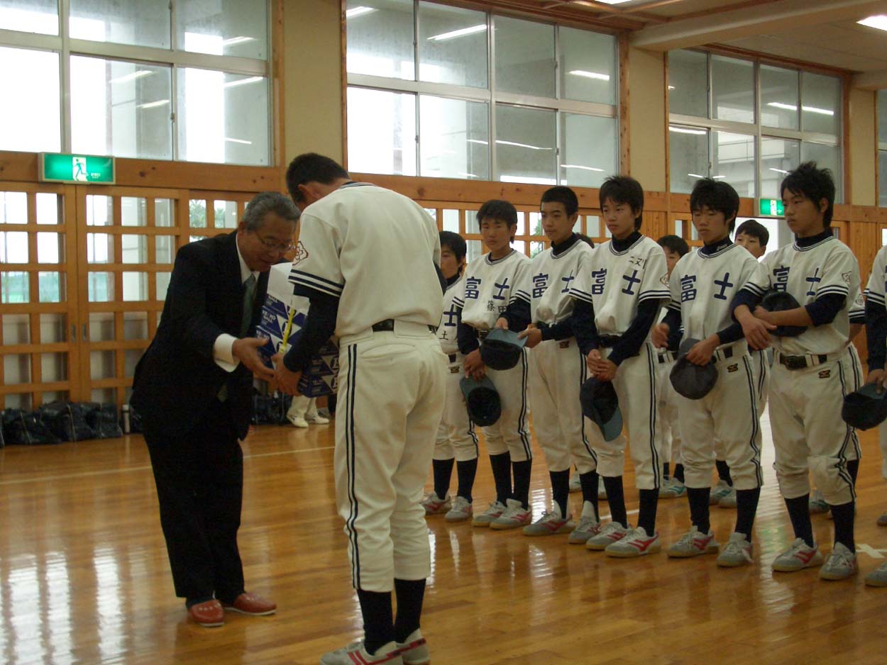 議員野球とお茶まつり_f0141310_23315545.jpg
