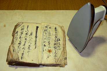 古文書の味方、アイロン_f0147037_2152829.jpg